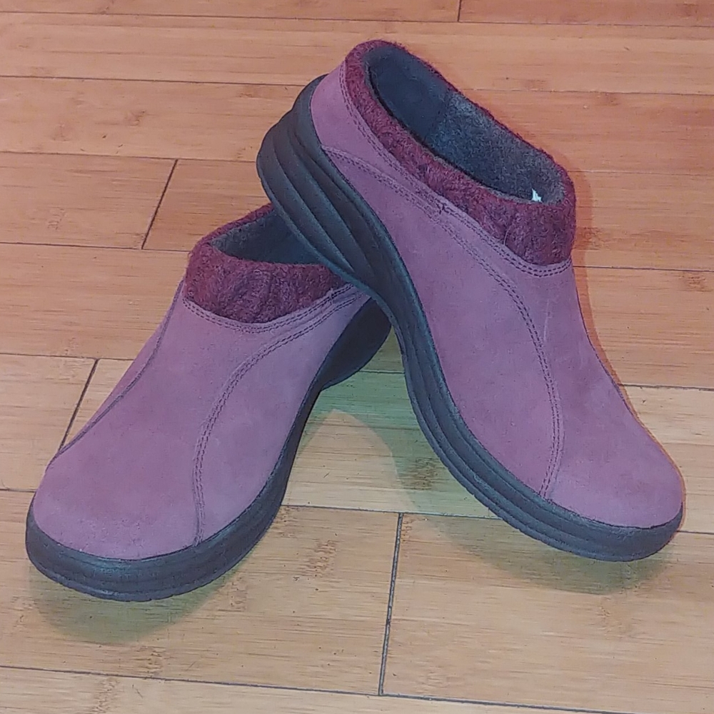 Women's North Haven Knit-Trim Suede Clogs